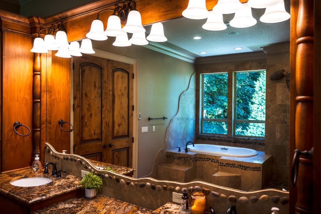 Whispering Heights Master Bathroom
