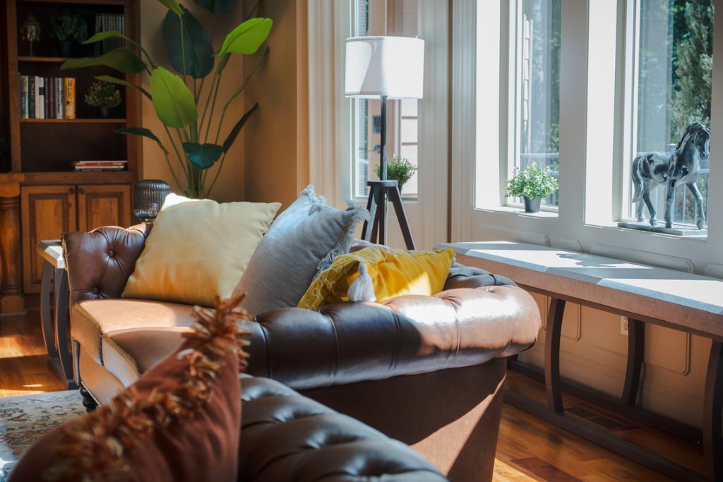 Whispering Heights relaxing living room