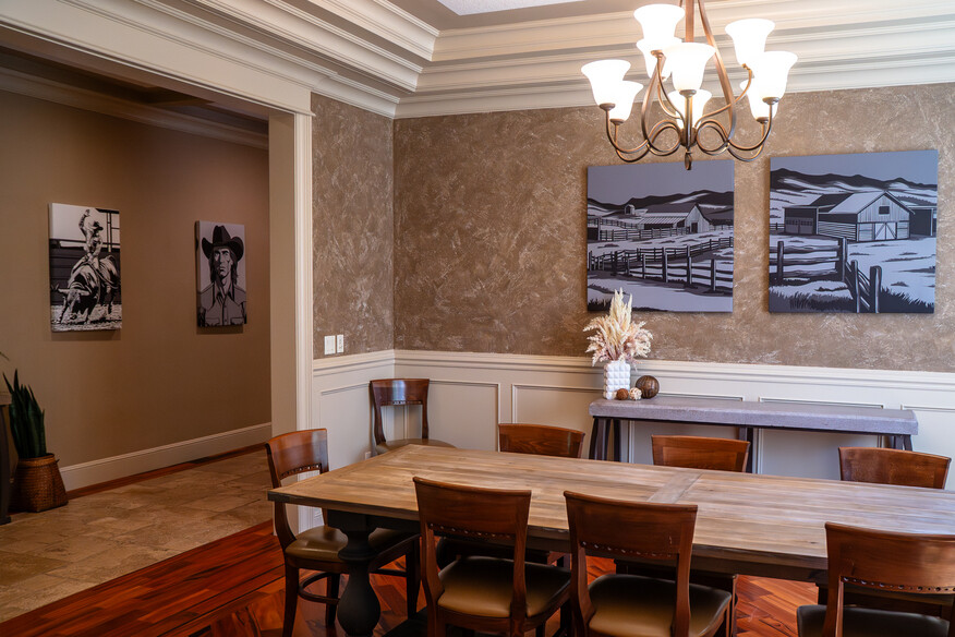 Whispering Heights dining area