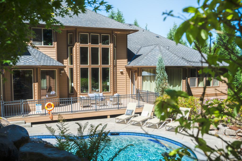 Whispering Heights outdoor pool and patio