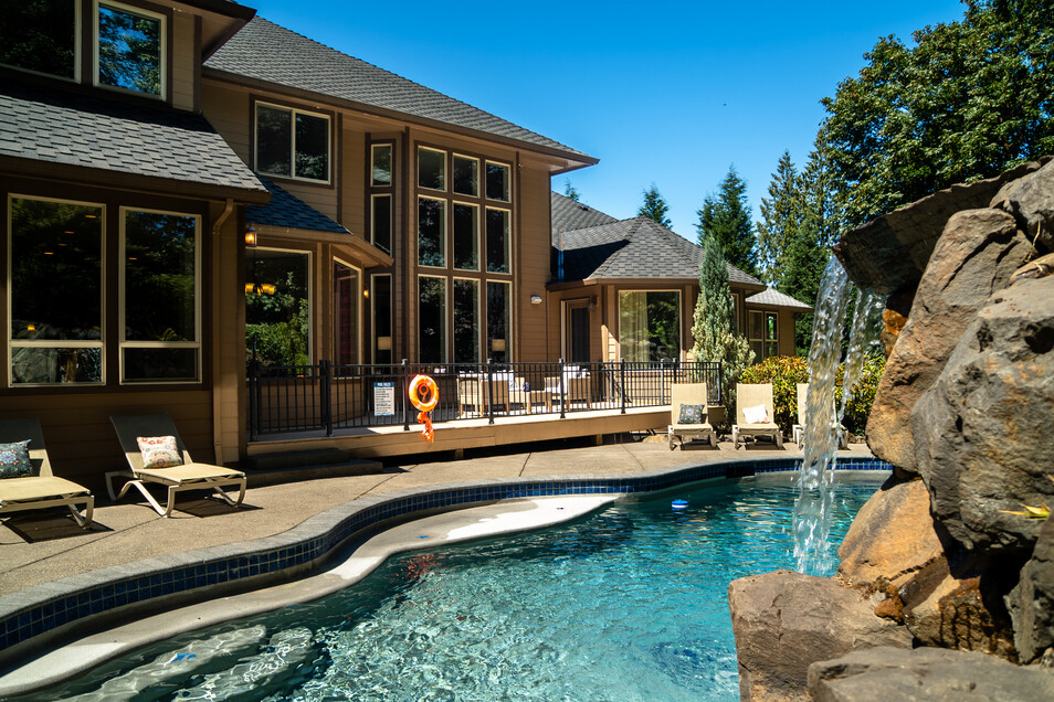 whispering heights pool